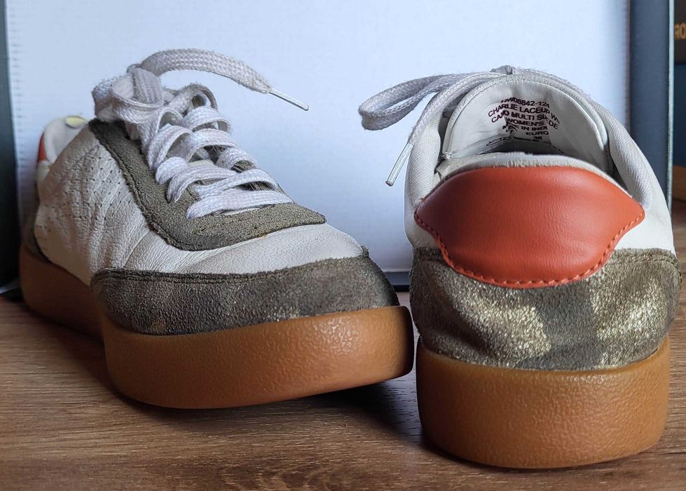 Hush Puppies Charlie Court (известни също като Charlie Suede Lace-Up).