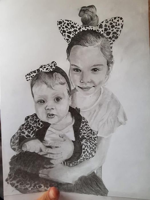 Portret in creion la comanda