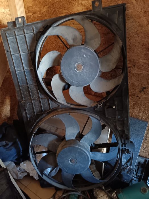 Vând ventilatoare răcire wv touran 2004