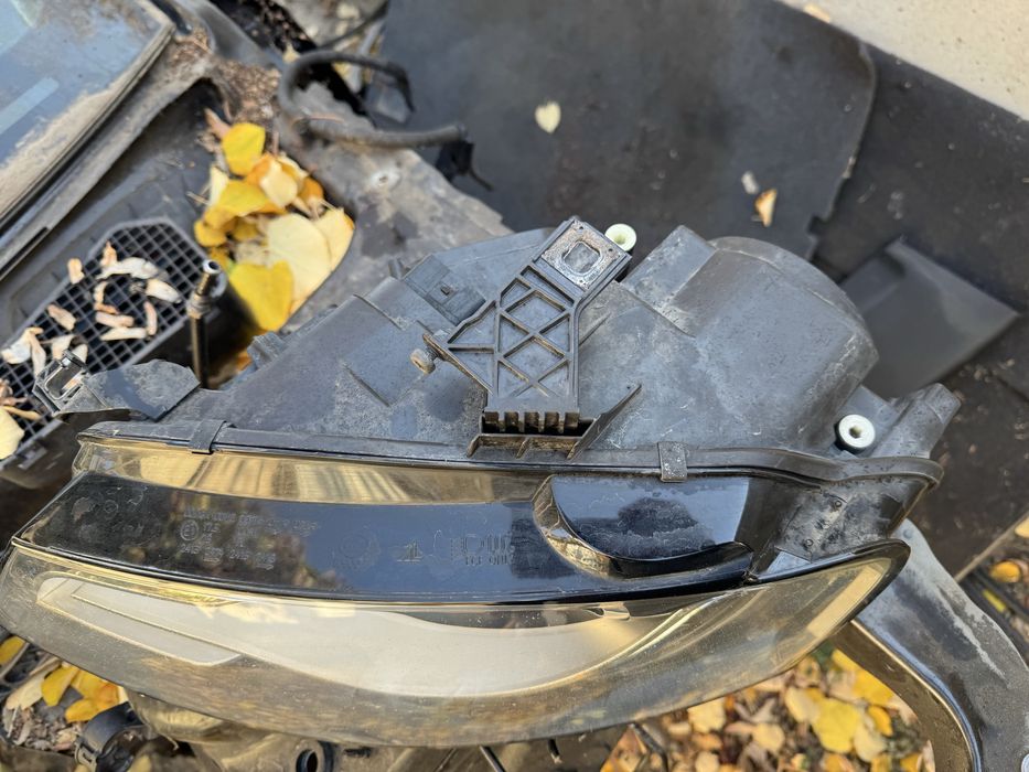 Ляв фар Ауди А4 б8 ( необорудван)