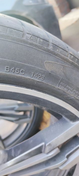 245/40R19 в хорошем состоянии
