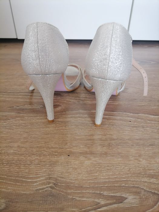 Sandale cu toc elegante și foarte comode nr 38