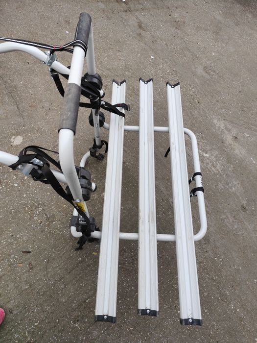 Vând suport 3 biciclete cu prindere pe haion