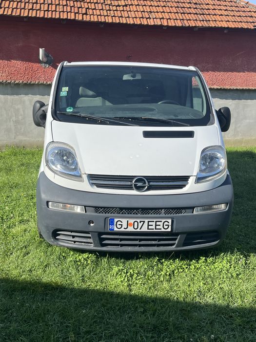 Opel vivaro 1.9 mai multe detalii in privat