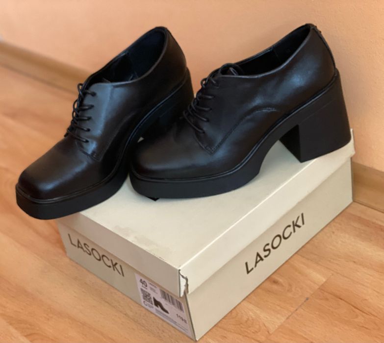 Дамски кожени обувки Lasocki 40
