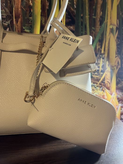 Намалена! Класическа чанта за ръка Anne Klein