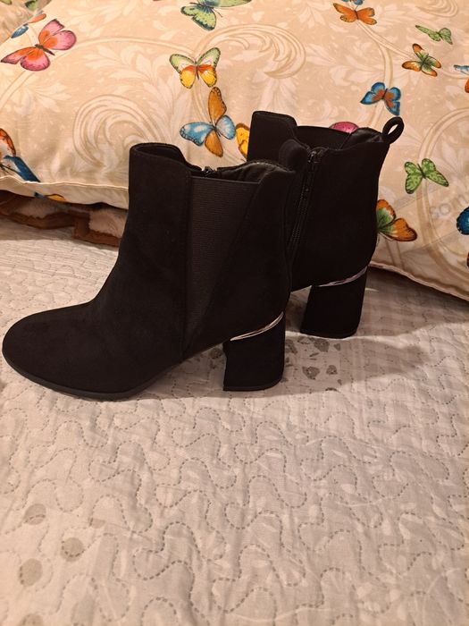 Ghete /Botine negre mas 37