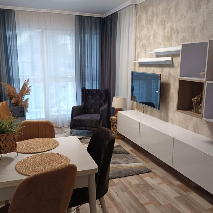 Дава се под наем Тристаен апартамент в Варна, Център - 80 кв.м за 800 € - Снимка #2