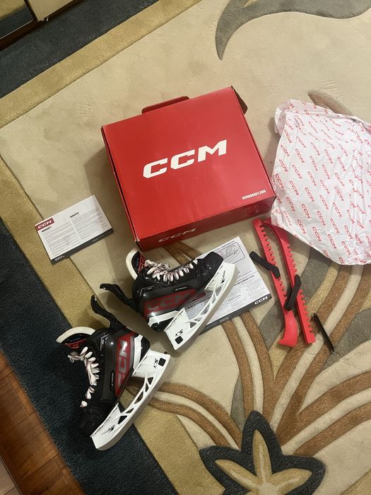 Коньки хоккейные CCM FT680