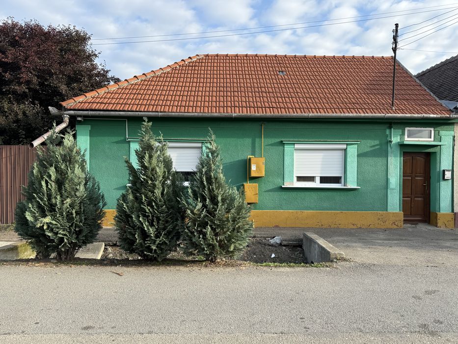 Casă de vânzare !
