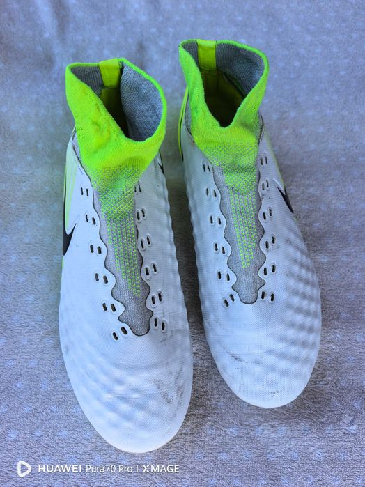 Детски бутонки nike номер 36.5 стелка 23.5см  висок клас