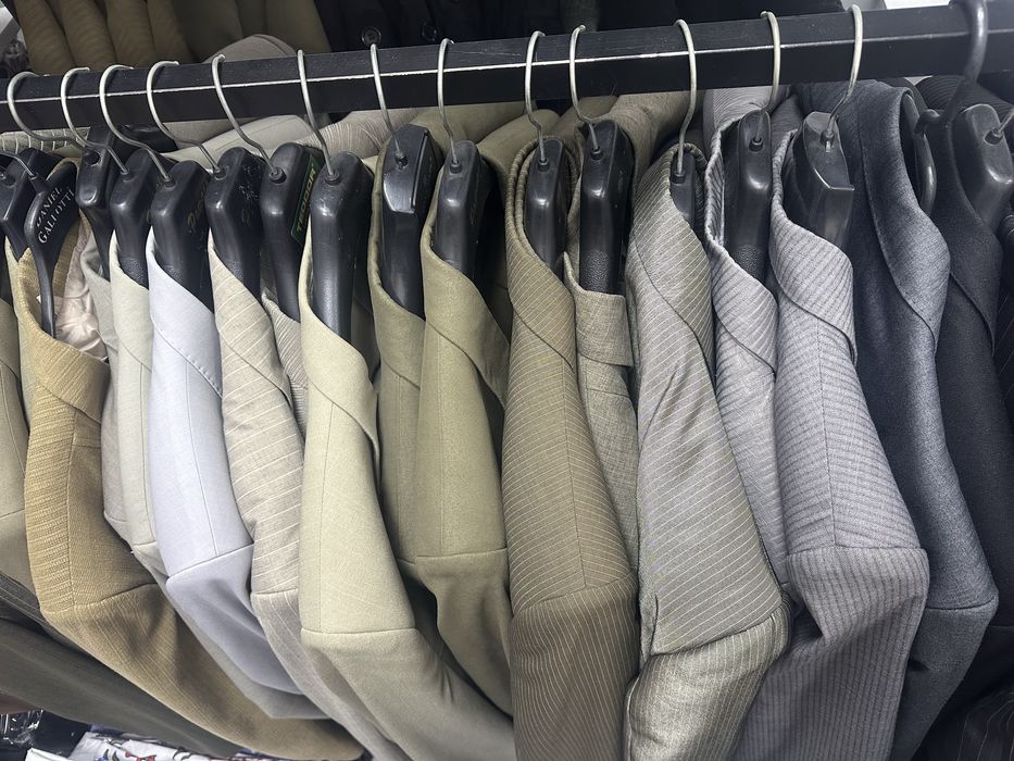 Нови Мъжки костюми от 50 лв до 100 лв