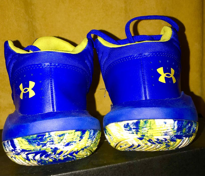 Adidași nr. 38 / Pantofi de baschet pentru copii Under Armour