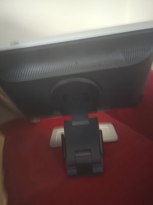 Hp w2207h перфектен