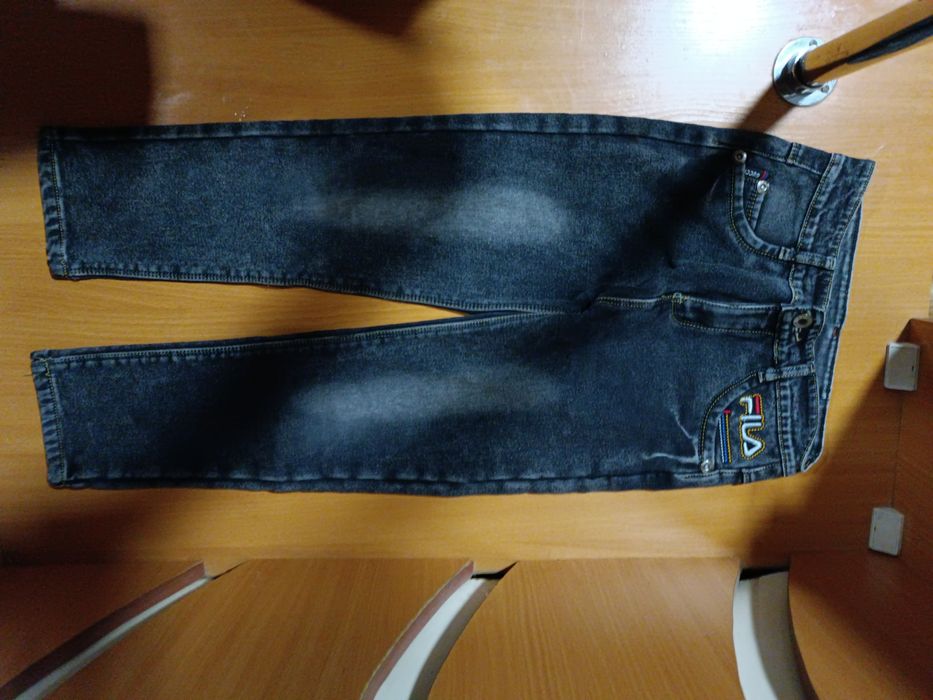 Сотилади джинса шимлар.