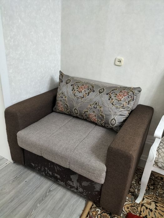 диван раскладной и кресло