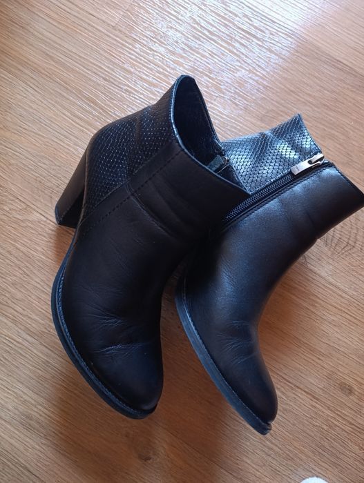 Кожаные ботинки 39 размера