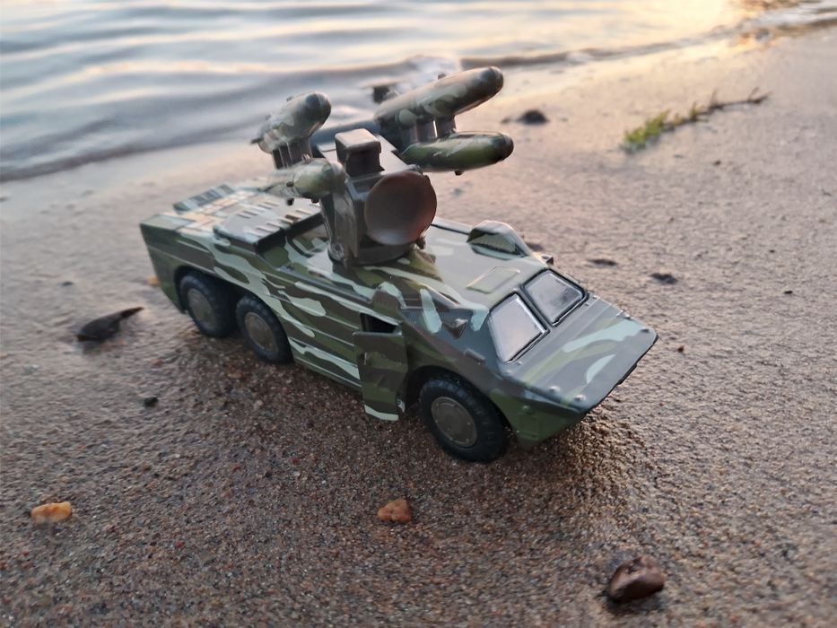 Военная игрушечная техника .