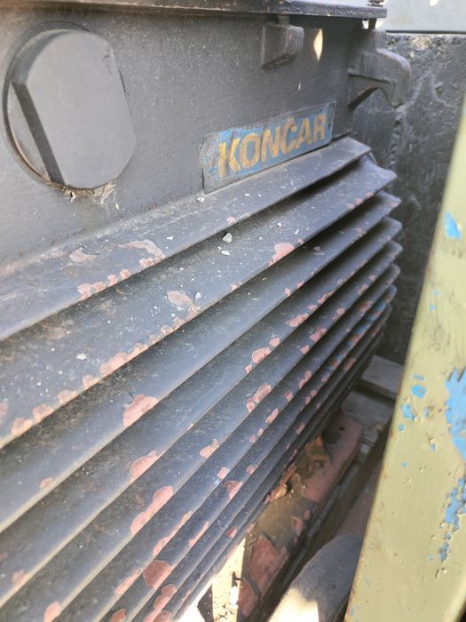 Электро двигатель 2 штук.