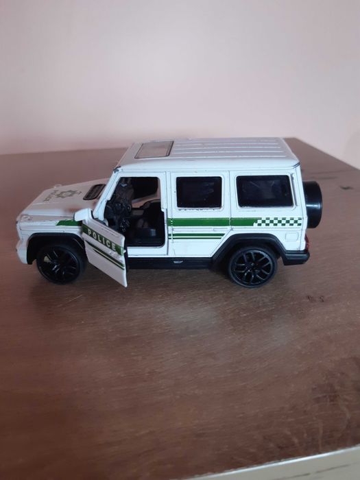 Количка Мерцедес G-класа, Джип полиция колекционерска мащаб 1:42