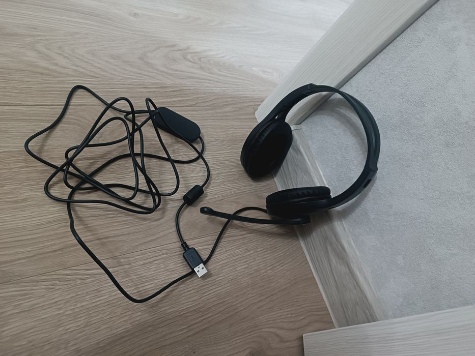 Наушники новые смикрафоном.