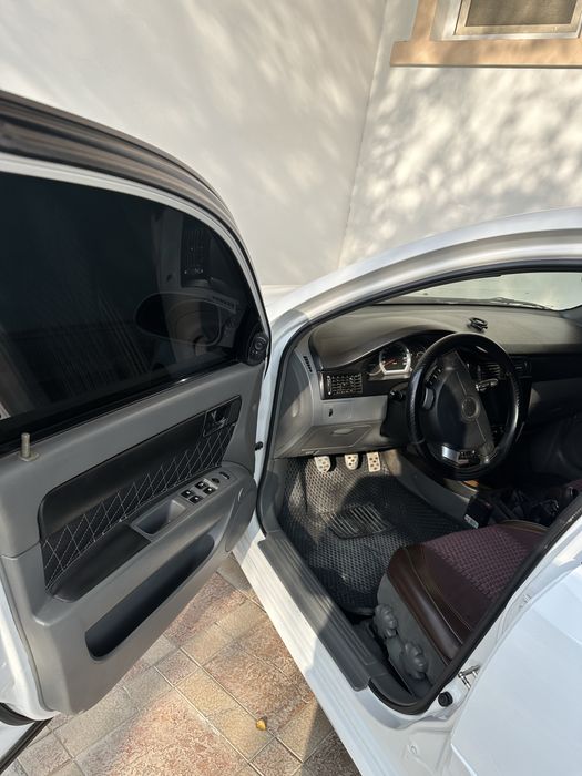 Variantga Lacetti sotiladi 1,8 motor