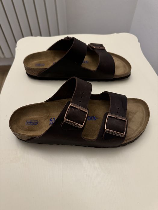 Sandale Birkenstock model Arizona, din piele nabuc maro închis