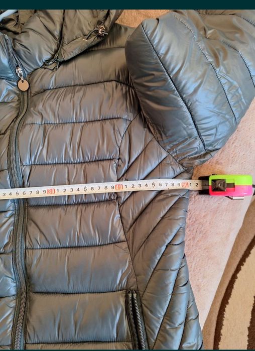 Продавам дамско яке като Ново само му липсва етикета