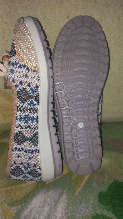 Продаются женские макасины