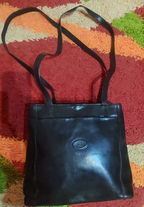 Poșetă piele naturală.