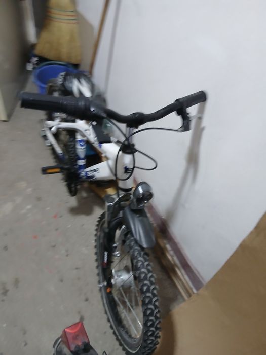 Vând  bicicleta copii