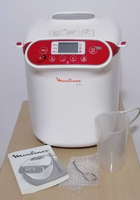 Mașină de făcut pâine Moulinex - 500 g, 750 g, 1000 g, 12 programe, 3 niveluri de rumenire. Perfectă stare de funcționare. Malaxează aluat de cozonac