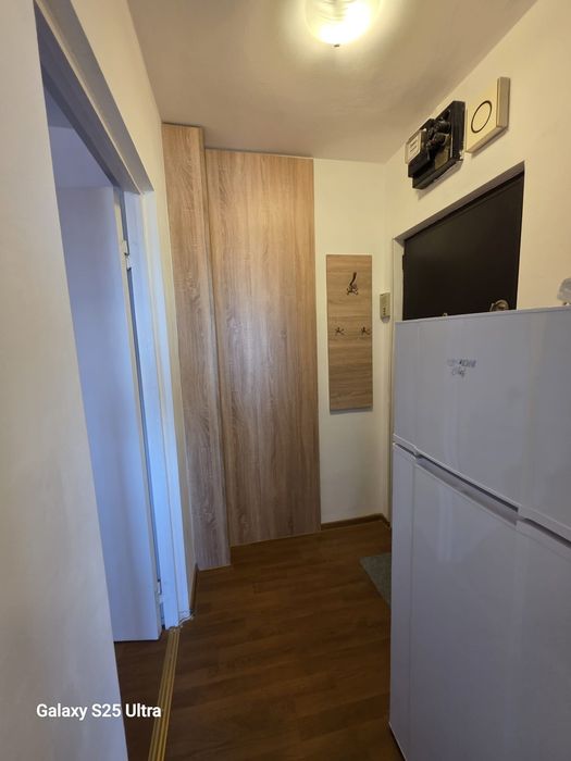 Vand apartament 2 camere semidecomandat- cu balcon
