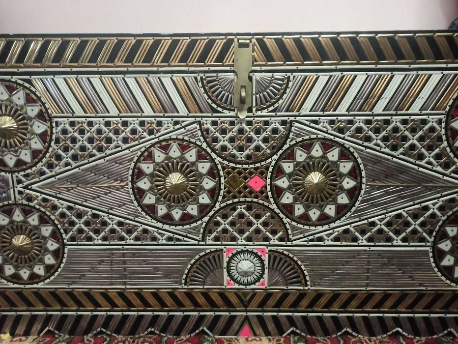 Сандиқ сотилади/Sandiq sotiladi.