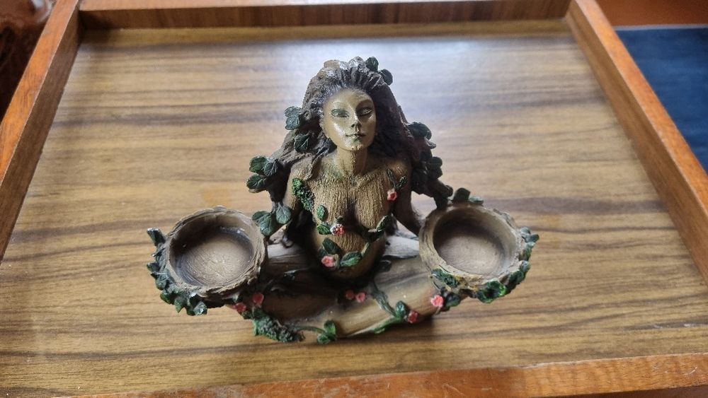 Статуэтки      .