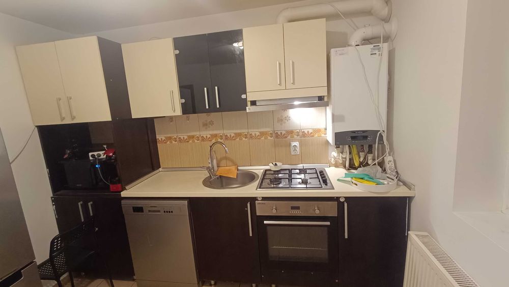 Vând mașina de spălat vase Heinner, folosita 1 an