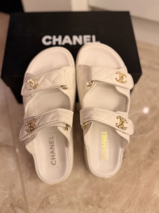 Чехли C H A N E L