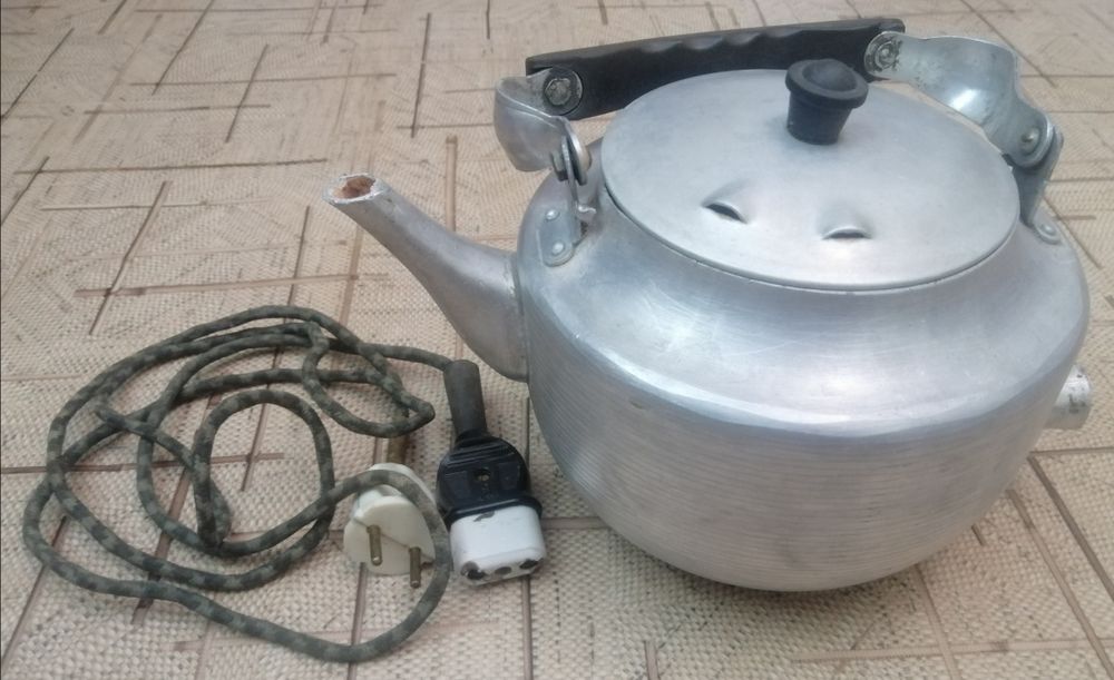 Продаю чайник электрический