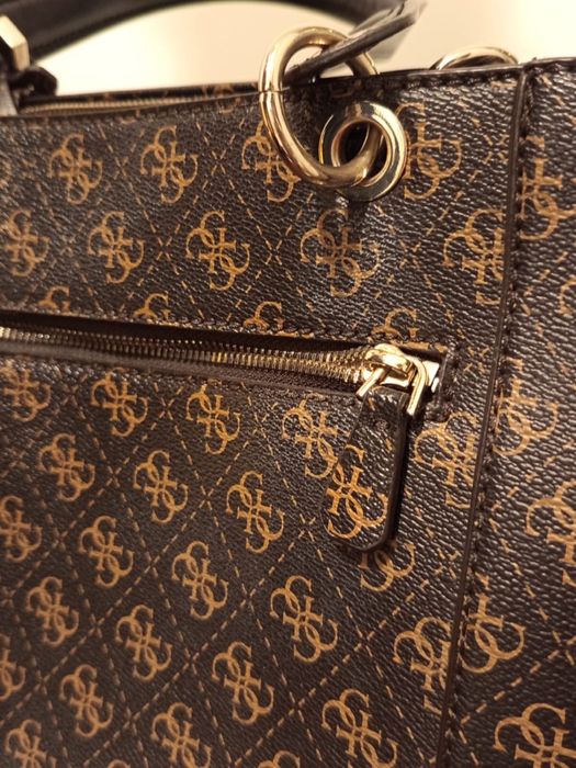 Geantă damă GUESS originală – model monogram, stare foarte buna