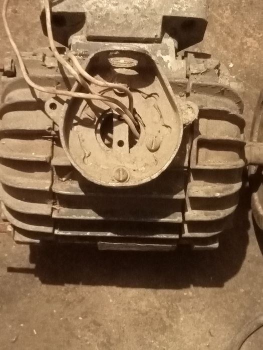 Эл двигатель 3 КВ 3000 об минуту