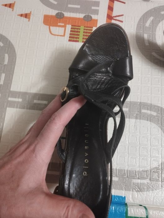 Продам босоножки женские