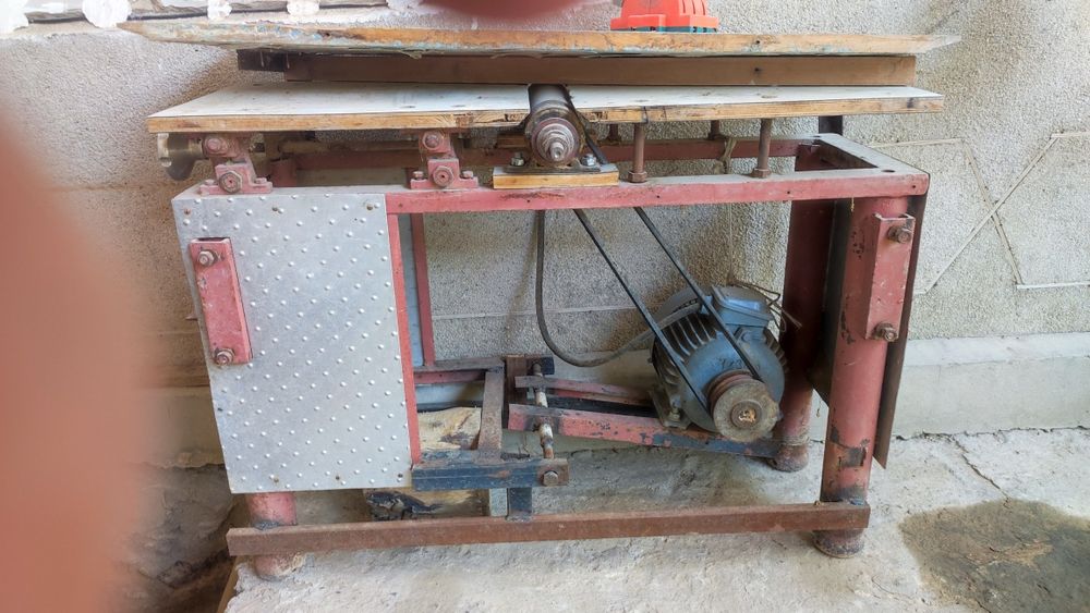 Taxta kesuvchi stanok