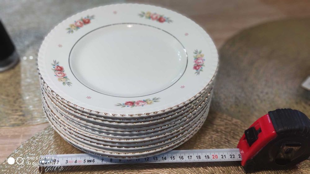 12 бр. Гръцки Порцеланови Чинии KERAMIKOS със Златен Кант