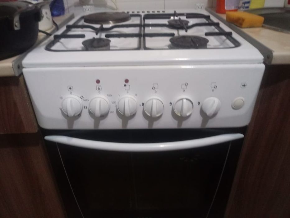 Продам газ плиту