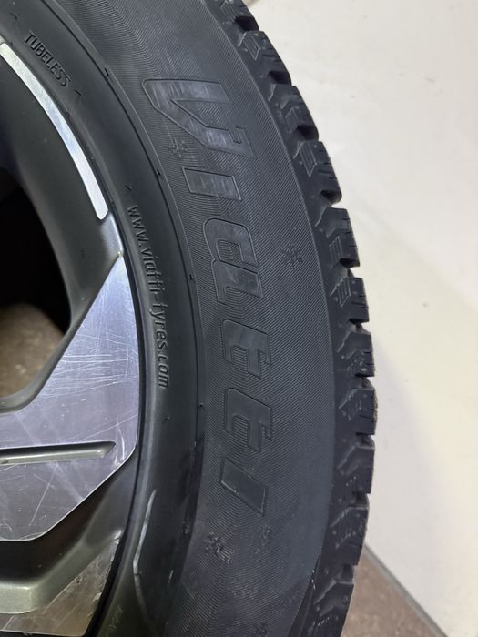 Продам резину R18 235/60