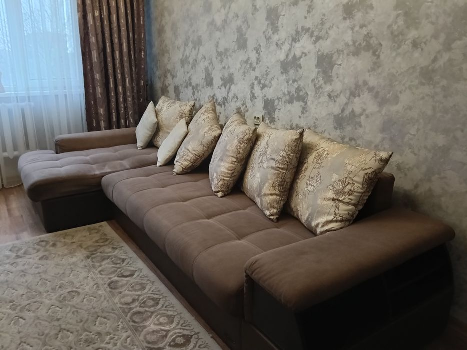 Продам диван в хорошем состоянии.
