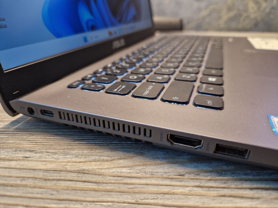 Ноутбук ASUS Corei7 состояние хорошее