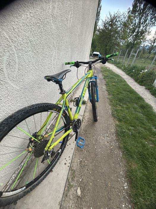 Bicicleta cube verde