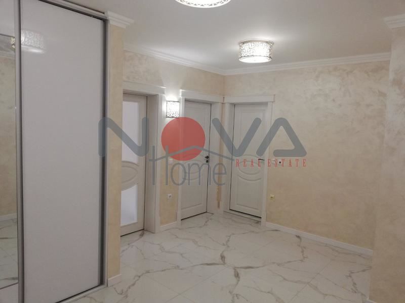 Продава се Тристаен апартамент в Варна, Операта - 145 кв.м за 2318 €/кв.м - Снимка #11