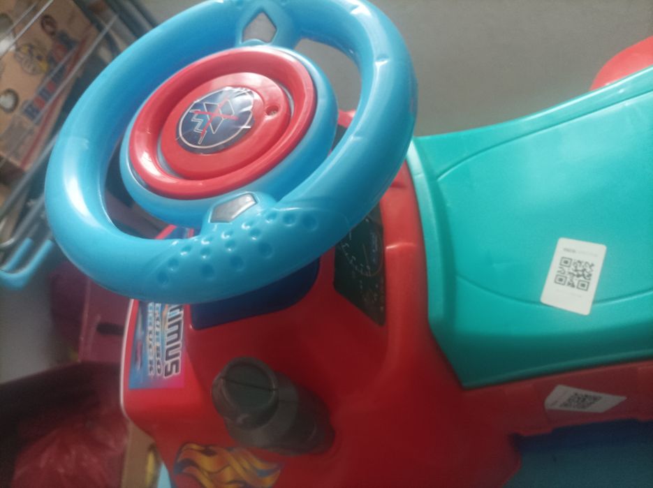 Машина детская от 1 до 5 лет совершенно новая с  этикеткой